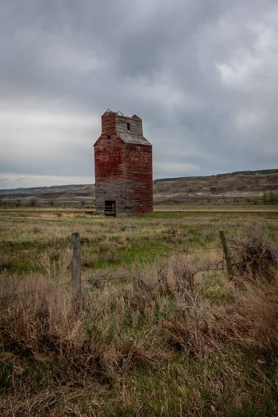 Velho Elevador Cereais Abandonado Nas Badlands Alberta — Fotografia de Stock