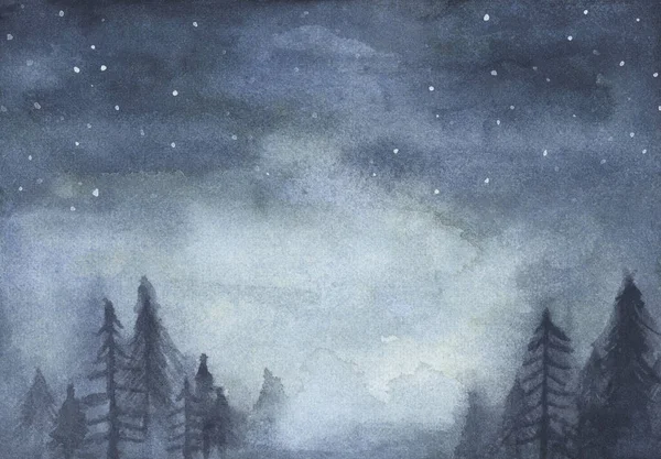 Gece Gökyüzünün Altında Yıldızlarla Dolu Huzurlu Bir Ladin Ormanı Sis — Stok fotoğraf