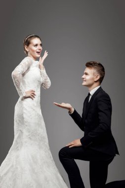 Sarı papyon ile gelin, damat stüdyo