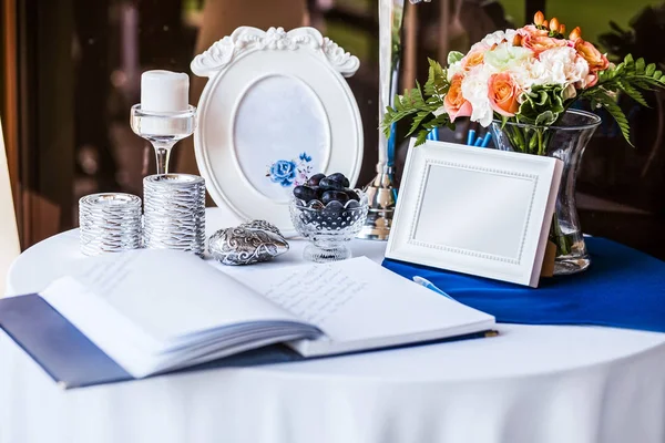 Wedding invitation on table — Stock Photo, Image