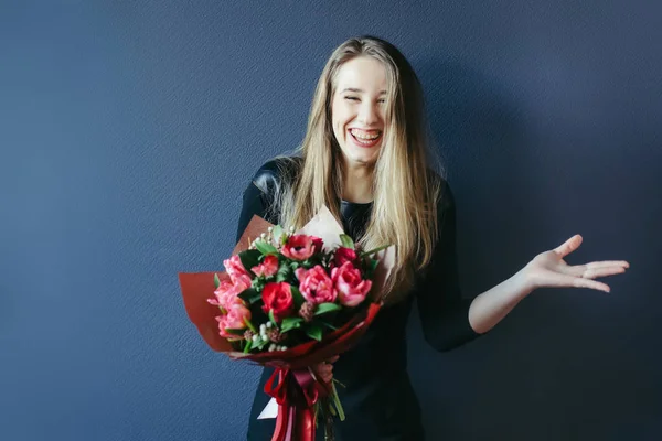 Cute girl with bouquet of red tulips. — Stock Photo, Image