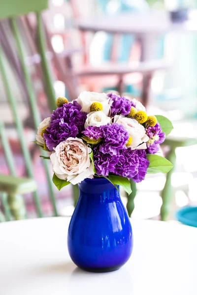 Wedding bouquet of pink and purple flowers — Stock Photo, Image