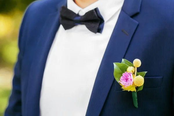 Pink peon boutonniere pinned to a grooms jacket — Stock Photo, Image