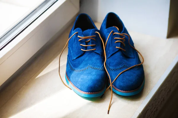 Pair of elegant grooms blue shoes — Stock Photo, Image