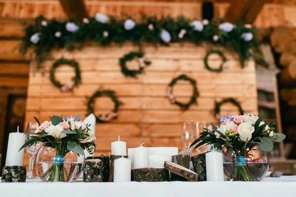 Decorated background for newlyweds table — Stock Photo, Image