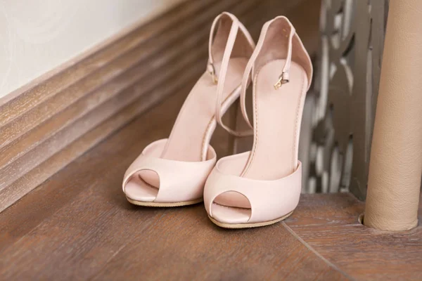Par de elegantes novias biege zapatos — Foto de Stock