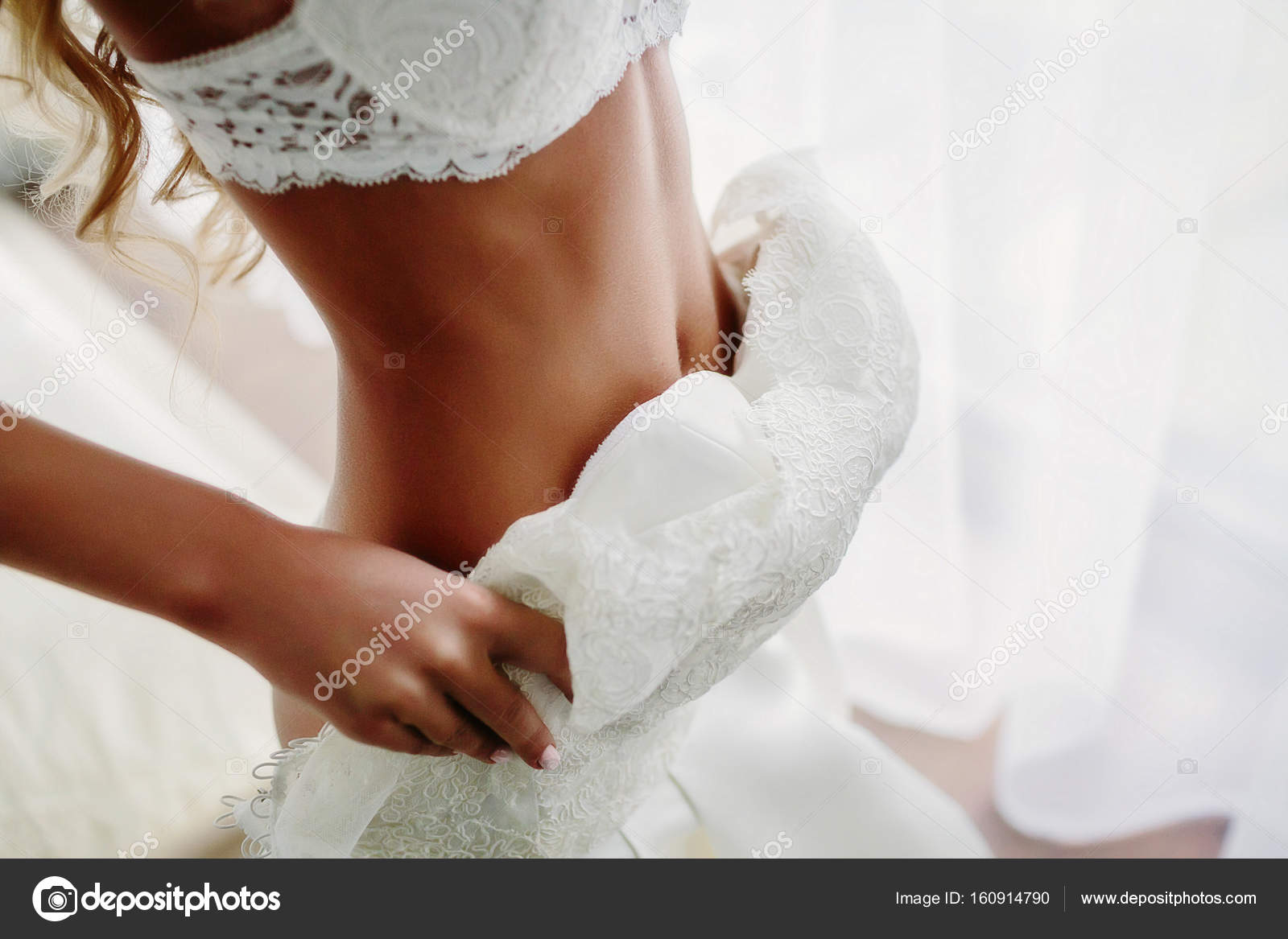 Ножки в носочках. Девушки снимают белые видео. Малена морган фотосессия. Frida stark фотосессии. Девчонки в белых трусиках.