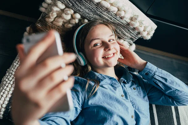 Beautiful Caucasian Teenage Girl Smiles Modern Headphones Blue Shirt Lively — Stock Photo, Image