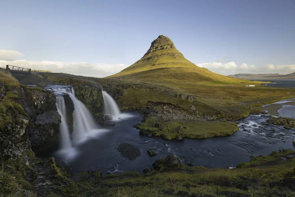 Kirkjufellsfoss waterfall with Kirkjufell mountain Iceland — Stock Photo, Image