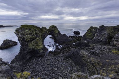 Gatklettur taş Arch adlı Snaefellsnes Yarımadası, Batı İzlanda