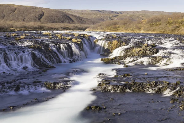 Bruarfoss (most na podzim), je vodopád na řece Bruara na Islandu — Stock fotografie