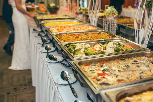 Stravovací bufet s jídlem svatební — Stock fotografie