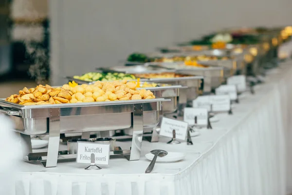 Catering comida casamento buffet — Fotografia de Stock