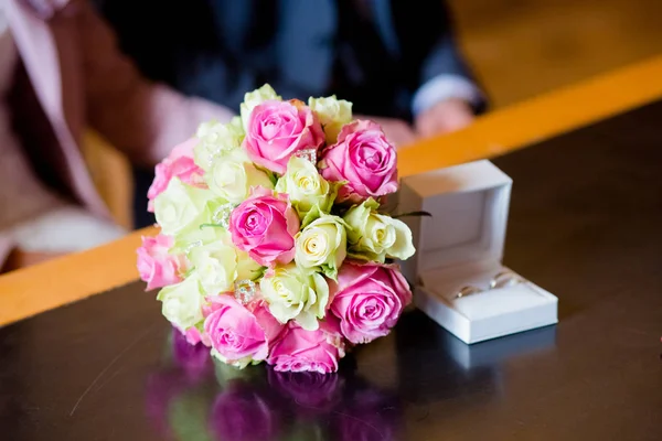 Decoración de la boda flores novia — Foto de Stock