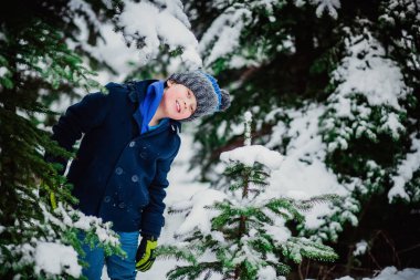 kar kış erkek çocuk