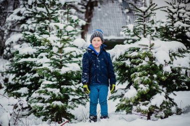 kar kış erkek çocuk