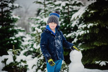 kar kış erkek çocuk