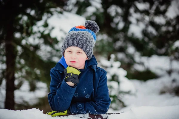 Neige hiver garçon enfant — Photo