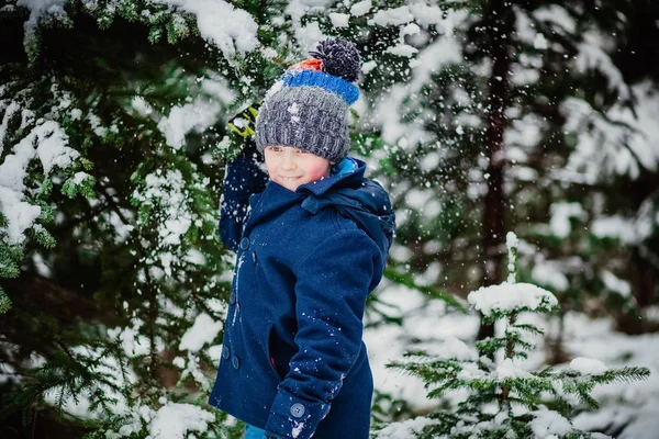 Neve inverno ragazzo bambino — Foto Stock