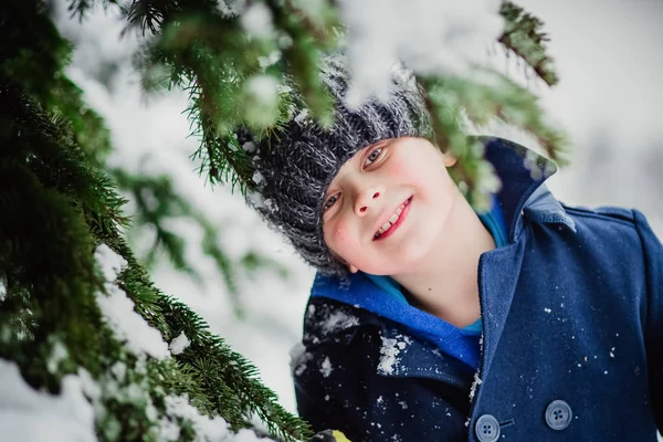 Neve inverno ragazzo bambino — Foto Stock