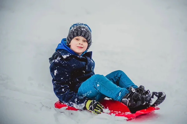 Boneco de neve criança menino de inverno — Fotografia de Stock