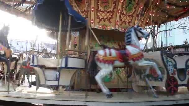 Mercado de Navidad carrusel de Navidad — Vídeo de stock