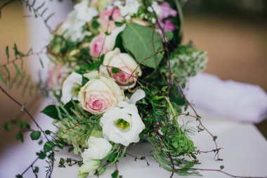 çiçekler gelin alyans