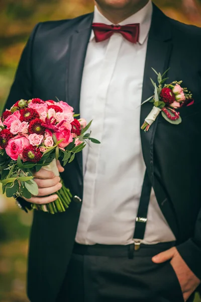 Flores anéis de noiva de casamento — Fotografia de Stock