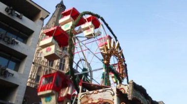 at Noel Pazar atlıkarınca