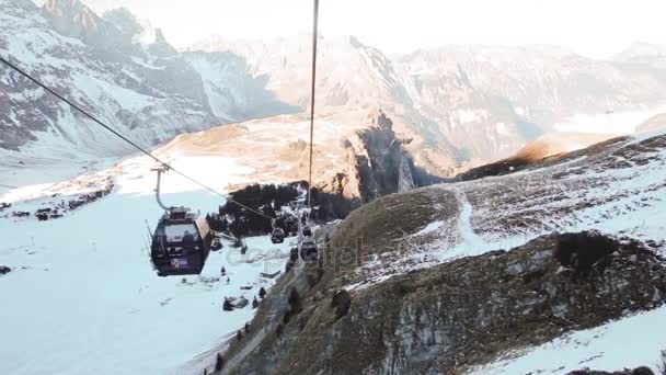 Ascensor a la montaña titlis en Engelberg, Suiza — Vídeos de Stock