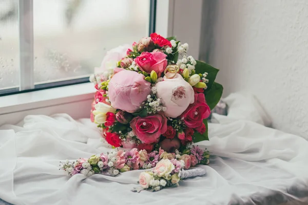 Blumen Hochzeit Braut Hände — Stockfoto