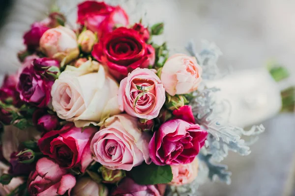Flores casamento noiva noivo — Fotografia de Stock
