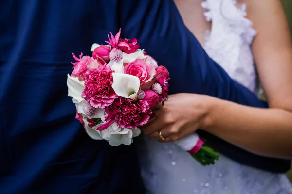 Bröllop brud blommor ringar — Stockfoto