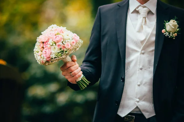 Boda flores novia novio — Foto de Stock