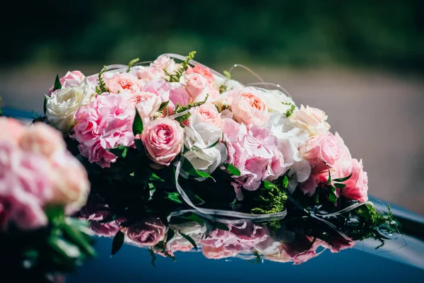 Decoração casamento flores anéis — Fotografia de Stock