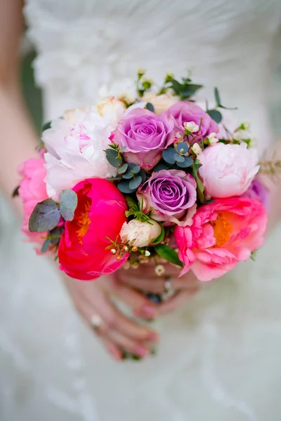 Flores boda novia anillos —  Fotos de Stock