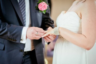 Gelin düğün yüzük eller