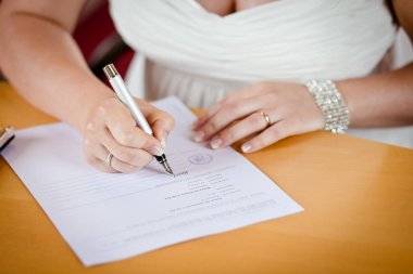 Gelin düğün yüzük eller