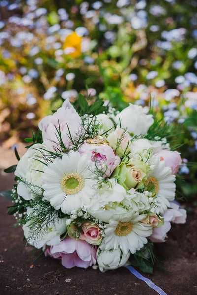 Gelin yüzük düğün çiçek