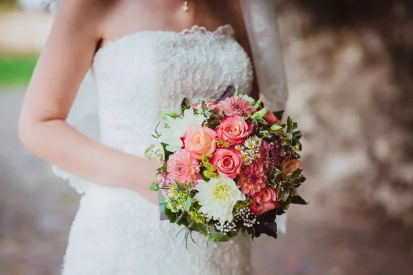 Gelin yüzük düğün çiçek