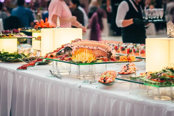 Bufê de comida casamento evento — Fotografia de Stock