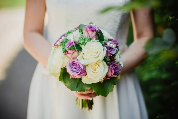 Flores casamento buquê de noiva — Fotografia de Stock