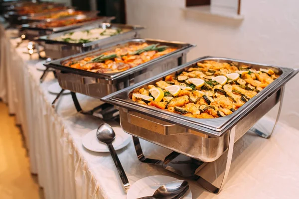 Catering e comida para casamentos — Fotografia de Stock