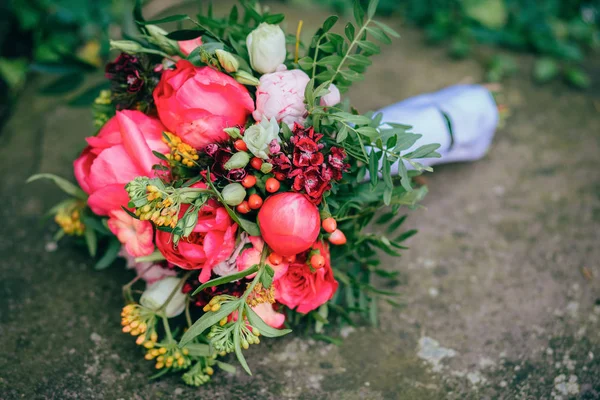 Beautiful wedding bouquet — Stock Photo, Image