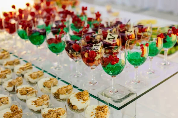Catering und Desserts für Hochzeiten — Stockfoto