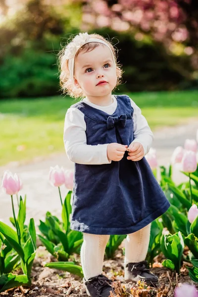 Girl in the garden — Stock Photo, Image