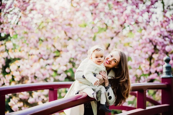 Girl in the garden — Stock Photo, Image