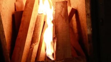 Kızıl ateş ile şömine