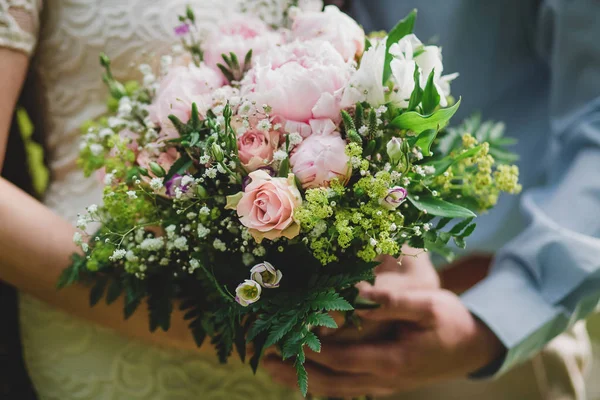Vackert Bröllop brudbukett — Stockfoto