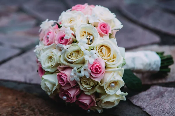 Прекрасный букет невесты — стоковое фото